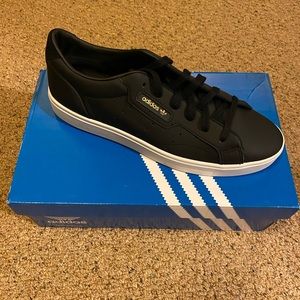 BRAND NEW BLACK ADIDAS SLEEK SNEAKERS IN ORIGINAL BOX, size 9.5